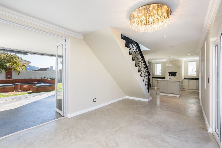 4 Bedroom Property for Sale in Val De Vie Estate Western Cape